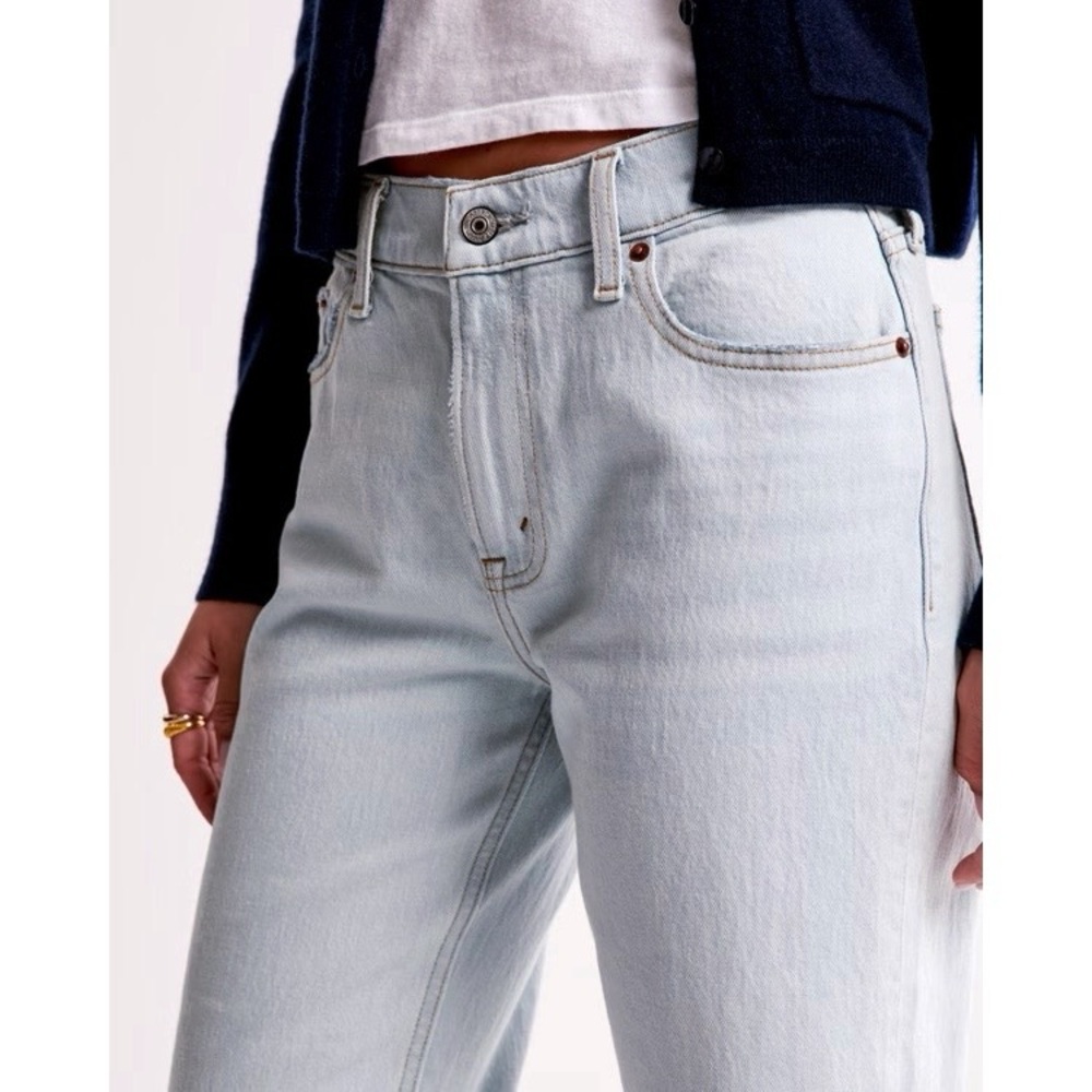 ABERCROMBIE The Baggy Low Rise Jean in Light Blue 28/6R - Picture 4 of 12